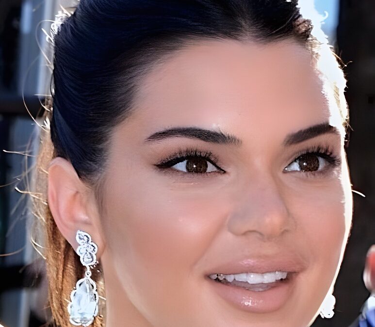 Kendall Jenner, estrella de la televisión, cumple 23 años