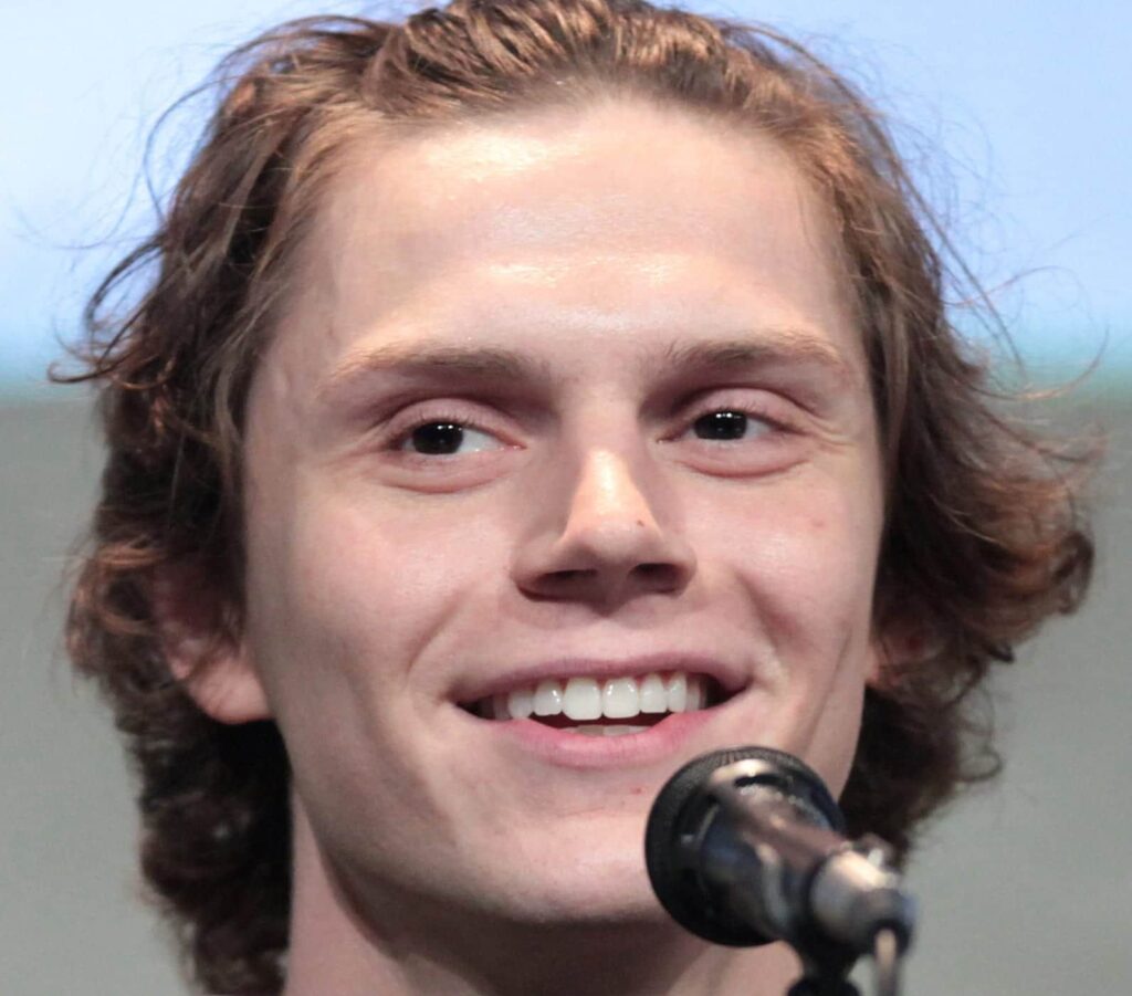 Evan Peters Cumple 32 Años