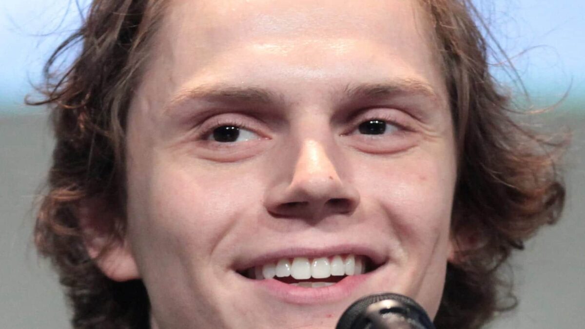 Evan Peters Cumple 32 Años