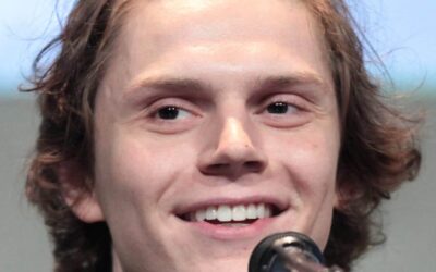 Evan Peters Cumple 32 Años