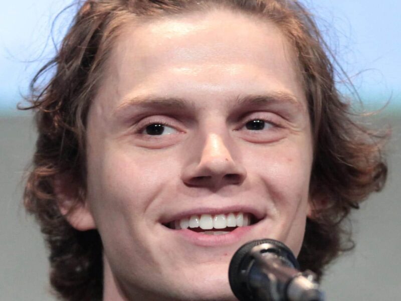 Evan Peters Cumple 32 Años