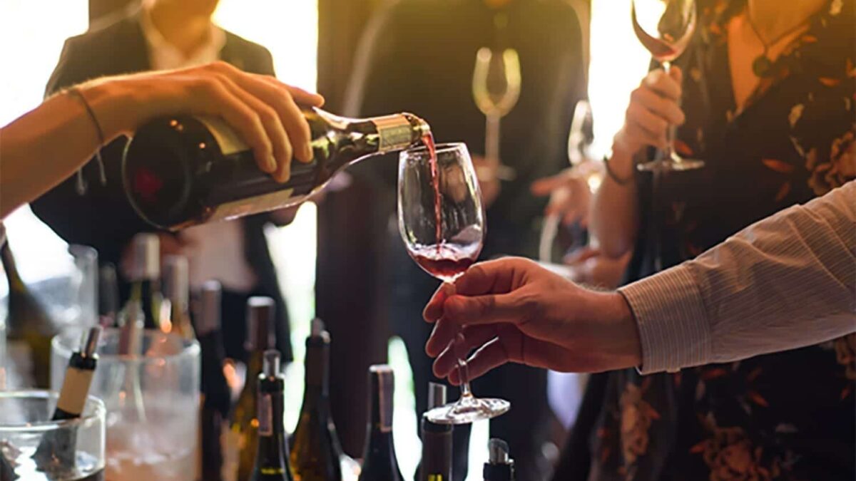 Art & Wine, un plan de ‘afterwork’ que mezcla el vino y la pintura