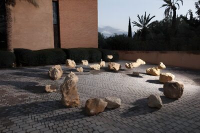 Fatiha Zemmouri, La pesanteur et la grâce (2019). Rough stone, PU foam and glass, Variable dimensions. Courtesy the artist. Copyright Nicolas Henry
