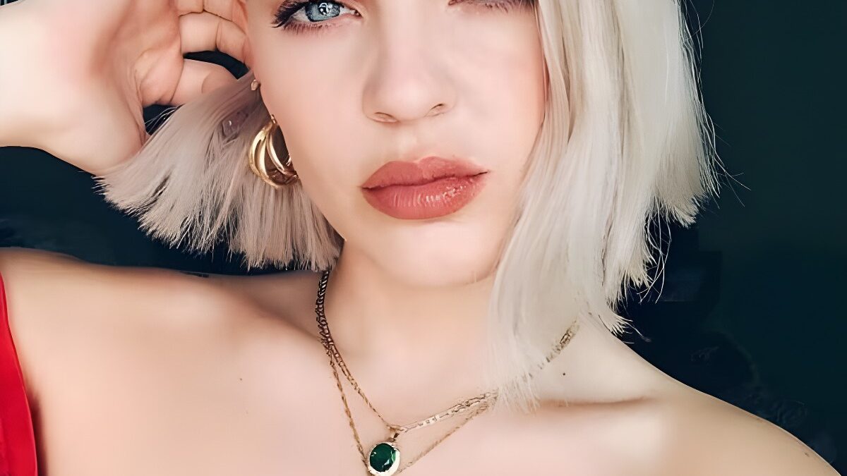 Anne Marie Cumple 21 Años