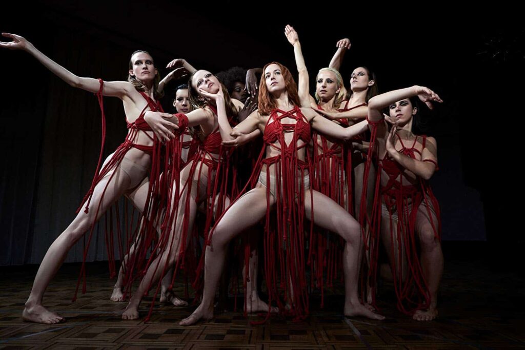 Suspiria (2018): Perturbadora, Distinta e Inquietante