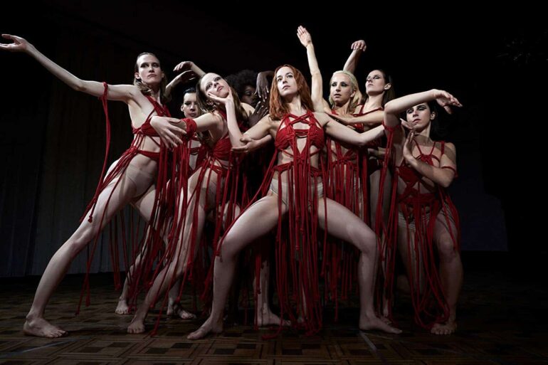 Suspiria (2018): Perturbadora, Distinta e Inquietante