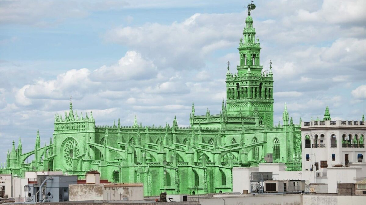 La artista Berta Jayo pinta las catedrales más famosas del mundo