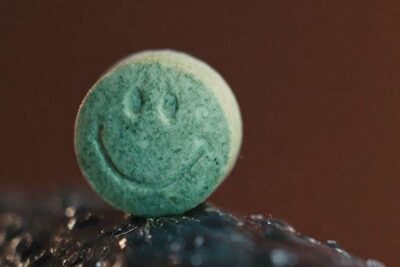 Cómo Vender Drogas Online (A Toda Pastilla). Serie Netflix