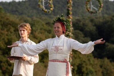 Midsommar (2019) Crítica de la película: impactante, retorcida… terror de verdad