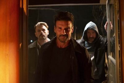 Into the Ashes (2019), de Aaron Harvey