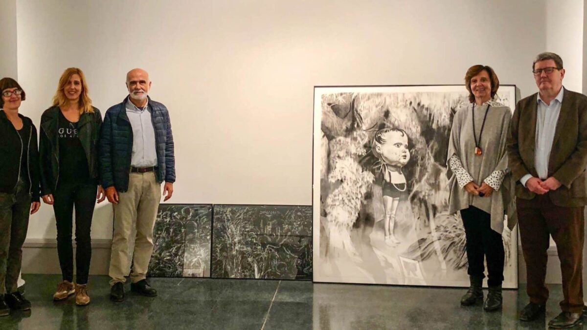 La artista granadina Belén Mazuecos, ganadora del primer premio del XXV Certamen de Dibujo Gregorio Prieto
