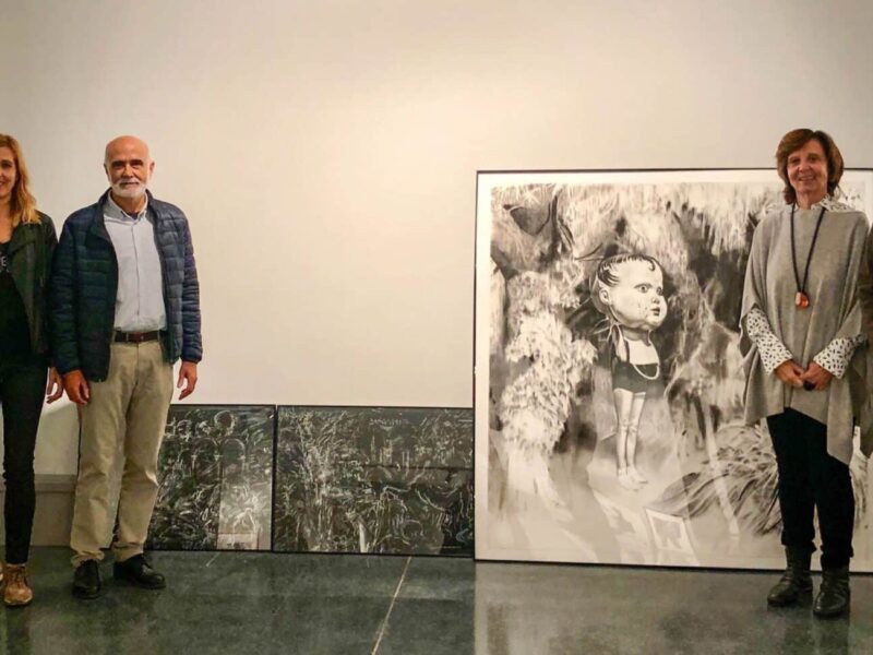 La artista granadina Belén Mazuecos, ganadora del primer premio del XXV Certamen de Dibujo Gregorio Prieto