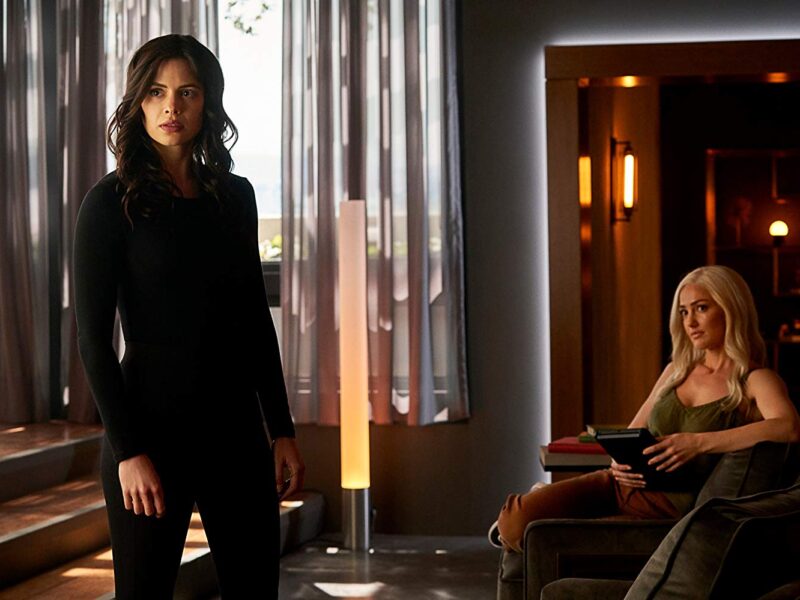 Titanes (2018 – ): Violenta y Oscura. Atractiva