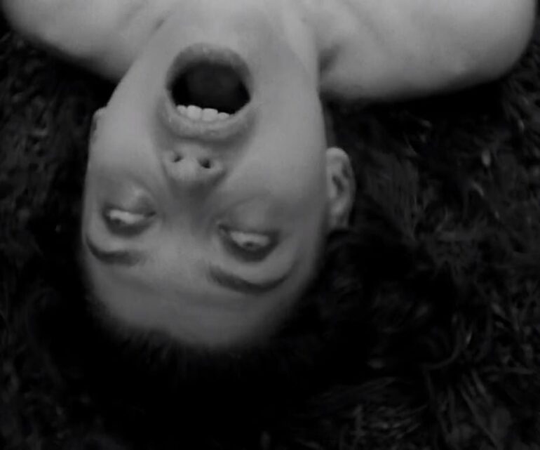 El Faro (2019): Distinta, Malsana, Inquietante