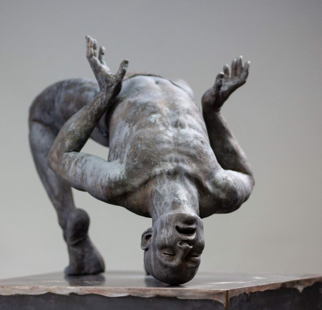 Coderch Malavia llevan un gigante a la Facultad de Bellas Artes de Barcelona