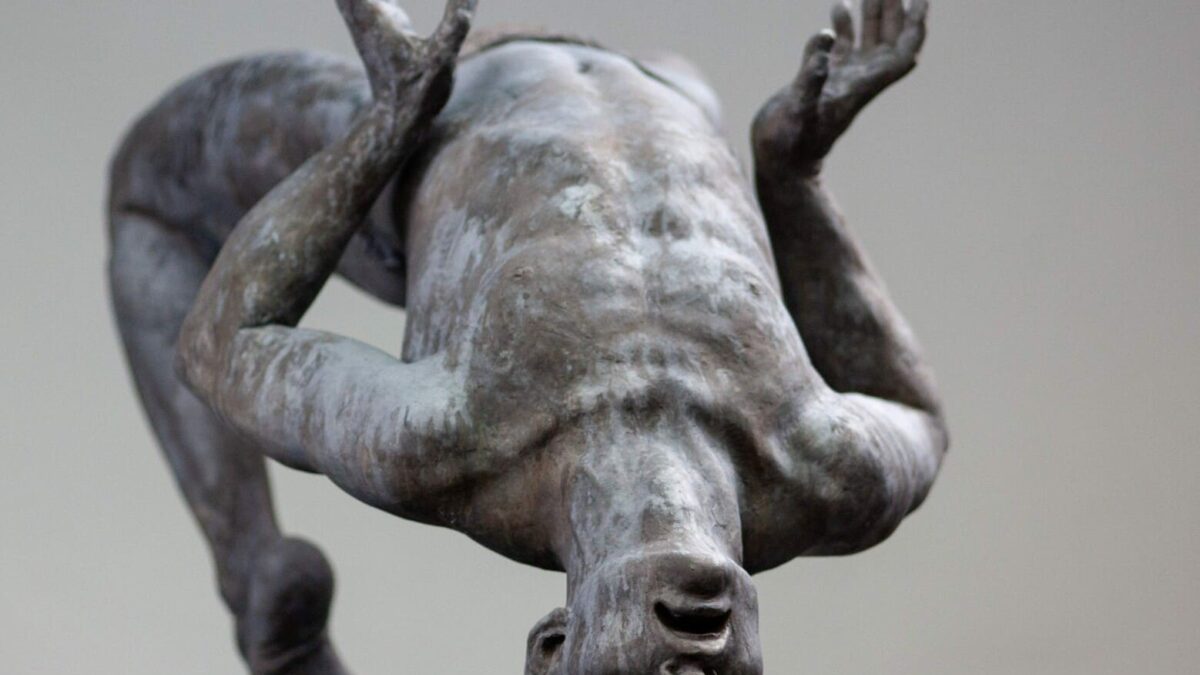 Coderch Malavia llevan un gigante a la Facultad de Bellas Artes de Barcelona