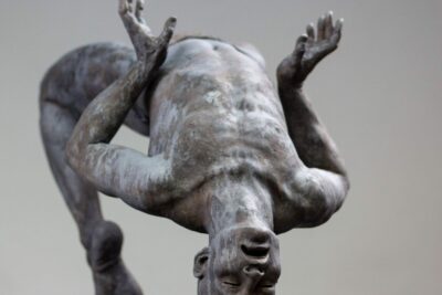 Coderch Malavia llevan un gigante a la Facultad de Bellas Artes de Barcelona