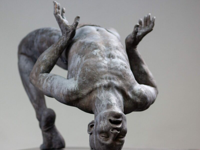 Coderch Malavia llevan un gigante a la Facultad de Bellas Artes de Barcelona