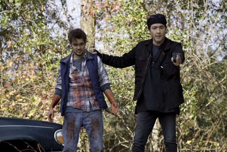 Blood Money (2017): Persecución en el Bosque