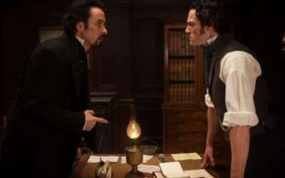 El Enigma del Cuervo (2012): Entretenido Thriller con Poe de Protagonista