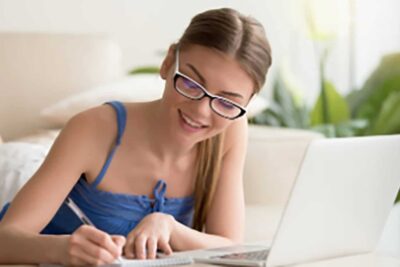 Cómo practicar idiomas en cuarentena desde casa, según Hexagone