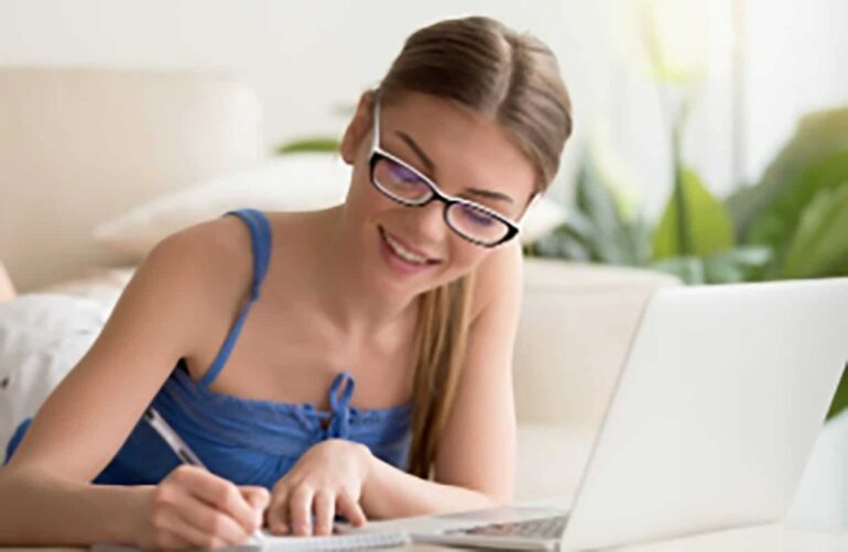 Cómo practicar idiomas en cuarentena desde casa, según Hexagone