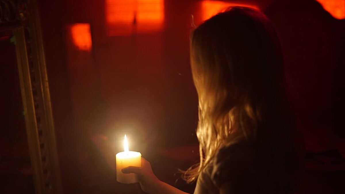 Behind You (2020). Película Terror. Crítica, Reseña