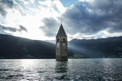 Curon (2020). TV Series. Netflix. Trailer