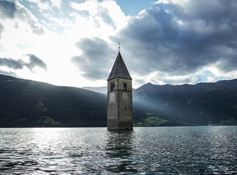 Curon (2020). Serie Netflix. Trailer