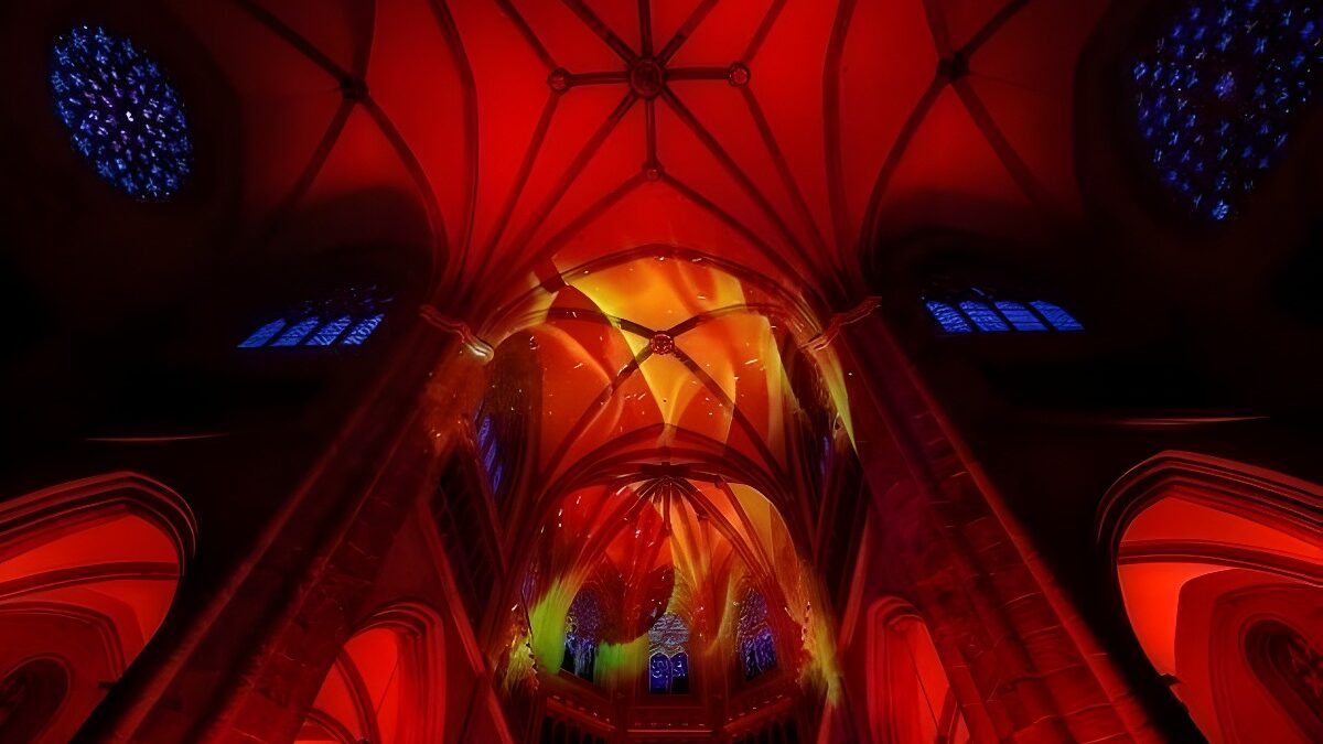 Necsum Trison: Requiem, un Espectáculo de Luz y Sonido