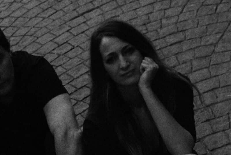 Alondra Galopa presenta su cover de “Sound of Silence” de Simon & Garfunkel