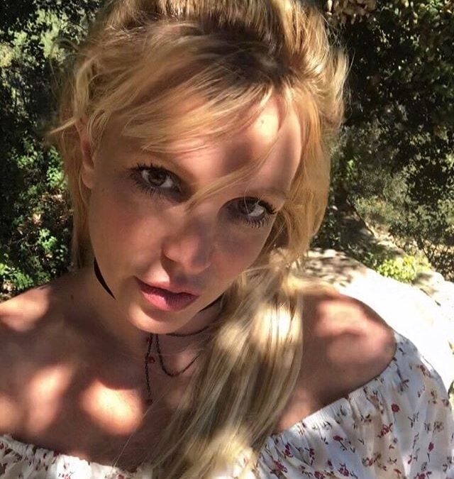 Britney Spears Reaparece sin Maquillaje