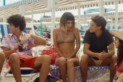 Bajo el Sol de Riccione (2020). Película Comedia. Crítica, Reseña