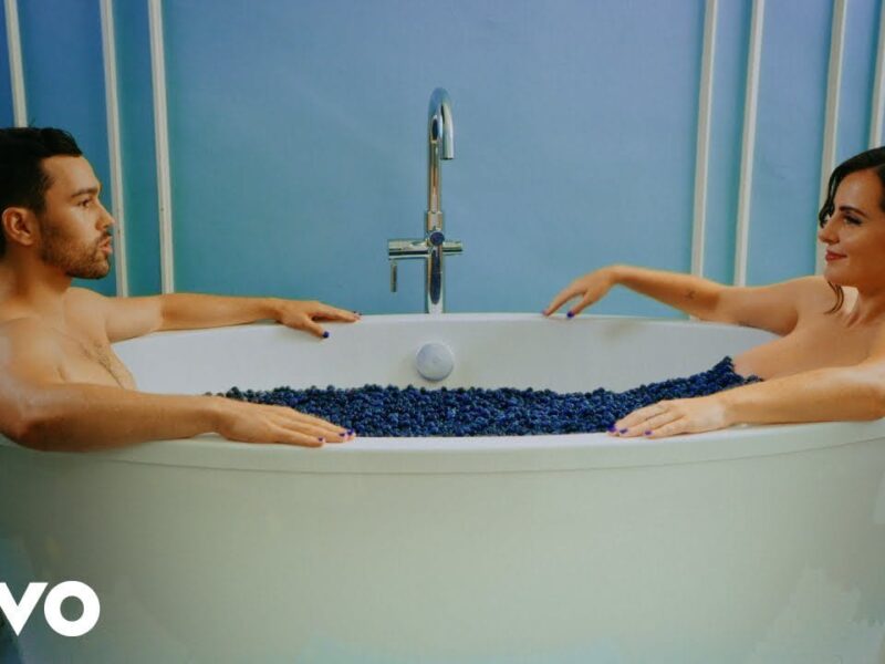 Music Videos: MAX – Blueberry Eyes. featuring SUGA of BTS