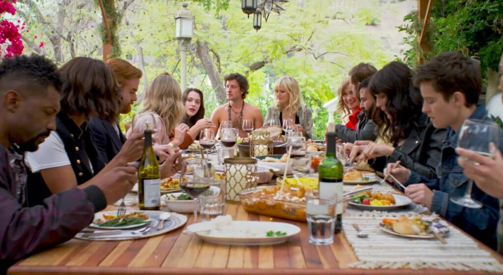 Trailer de Friendsgiving (2020). Nueva Película de Nicol Paone