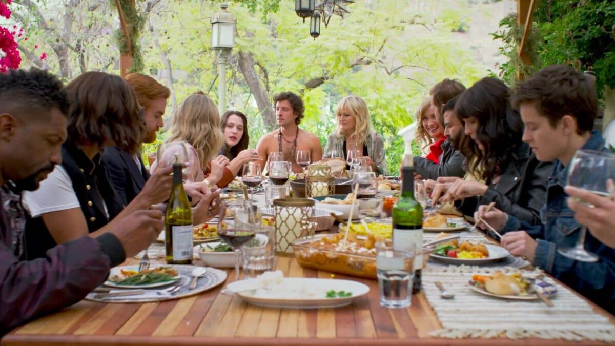 Trailer de Friendsgiving (2020). Nueva Película de Nicol Paone