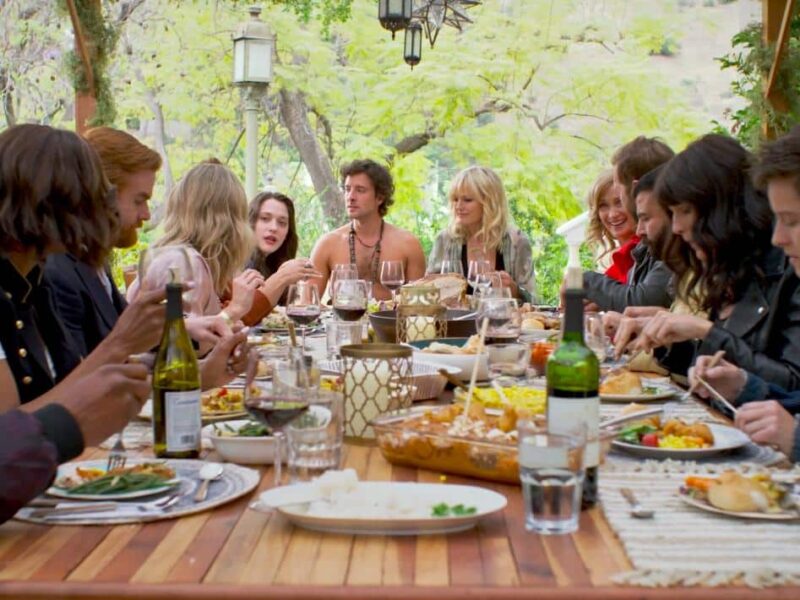Trailer de Friendsgiving (2020). Nueva Película de Nicol Paone