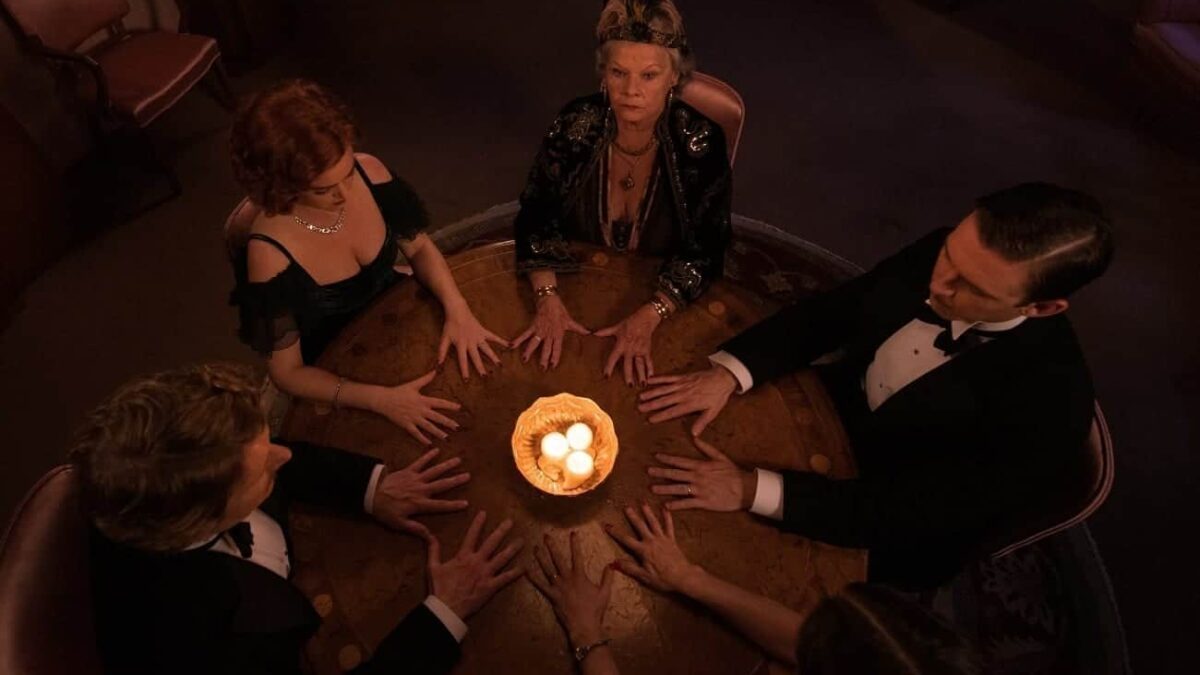 Trailer de Blithe Spirit (2020). Película con Emilia Fox y Dan Stevens