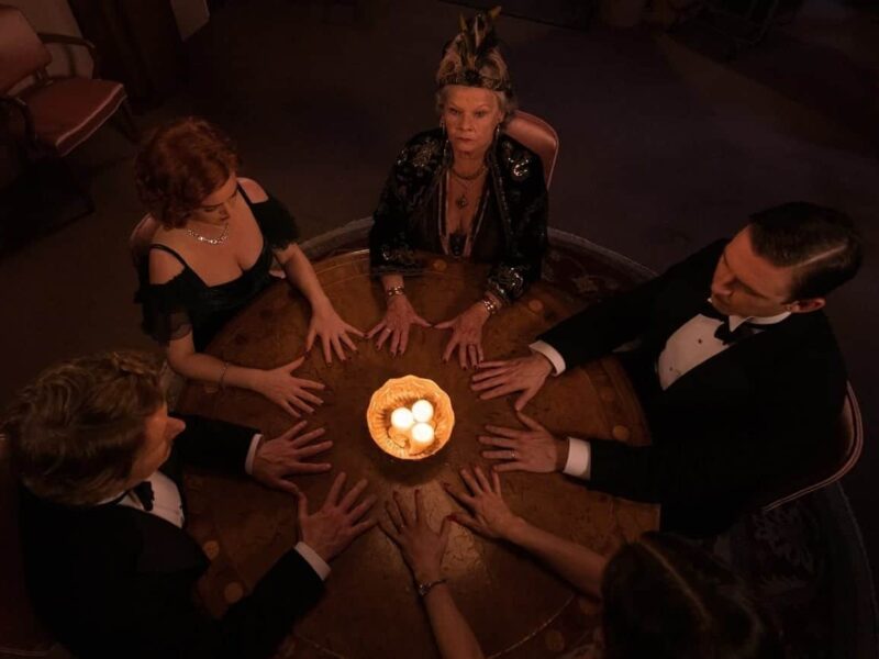 Trailer de Blithe Spirit (2020). Película con Emilia Fox y Dan Stevens