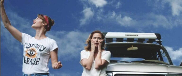 Trailers y Estrenos Noviembre: Mags and Julie go on a Road Trip (2020). Comedia