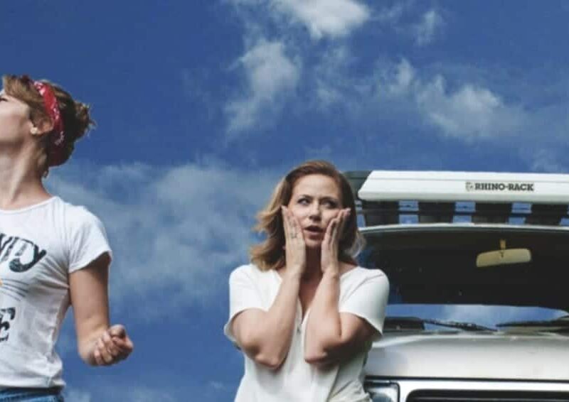 Trailers y Estrenos Noviembre: Mags and Julie go on a Road Trip (2020). Comedia