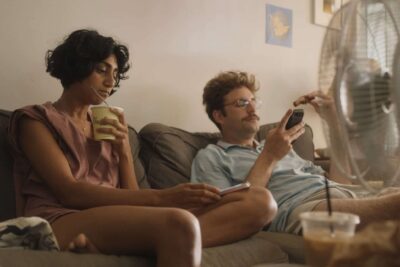 ¡Desconectados! (2020). Película Comedia. Crítica