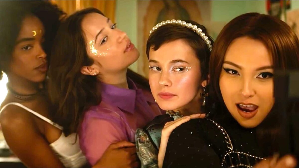 Jóvenes y Brujas (2020). Crítica, Reseña