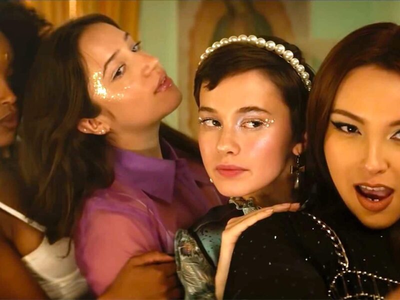 Jóvenes y Brujas (2020). Crítica, Reseña