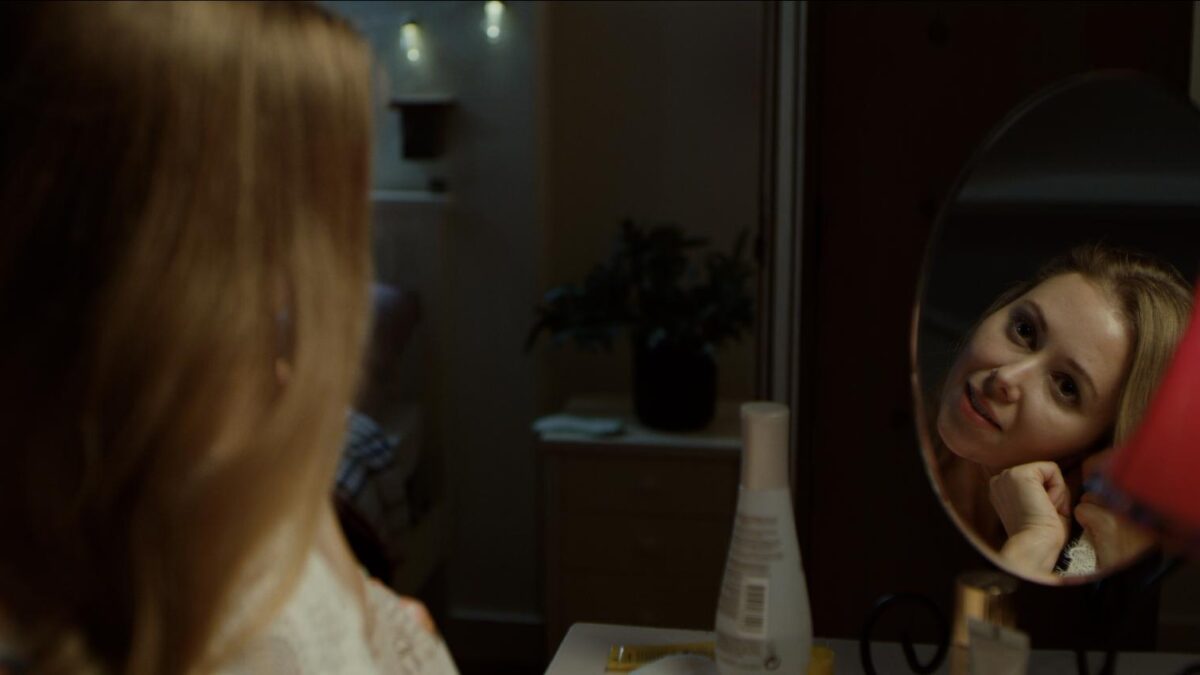 Trailer de Help (2021). Película Estreno 2021