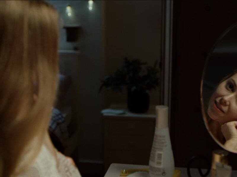 Trailer de Help (2021). Película Estreno 2021