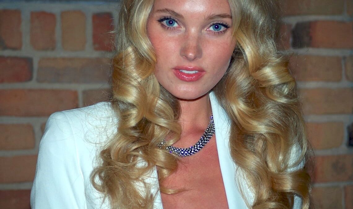 Elsa Hosk – Famosos Nacidos Hoy, 7 de Noviembre