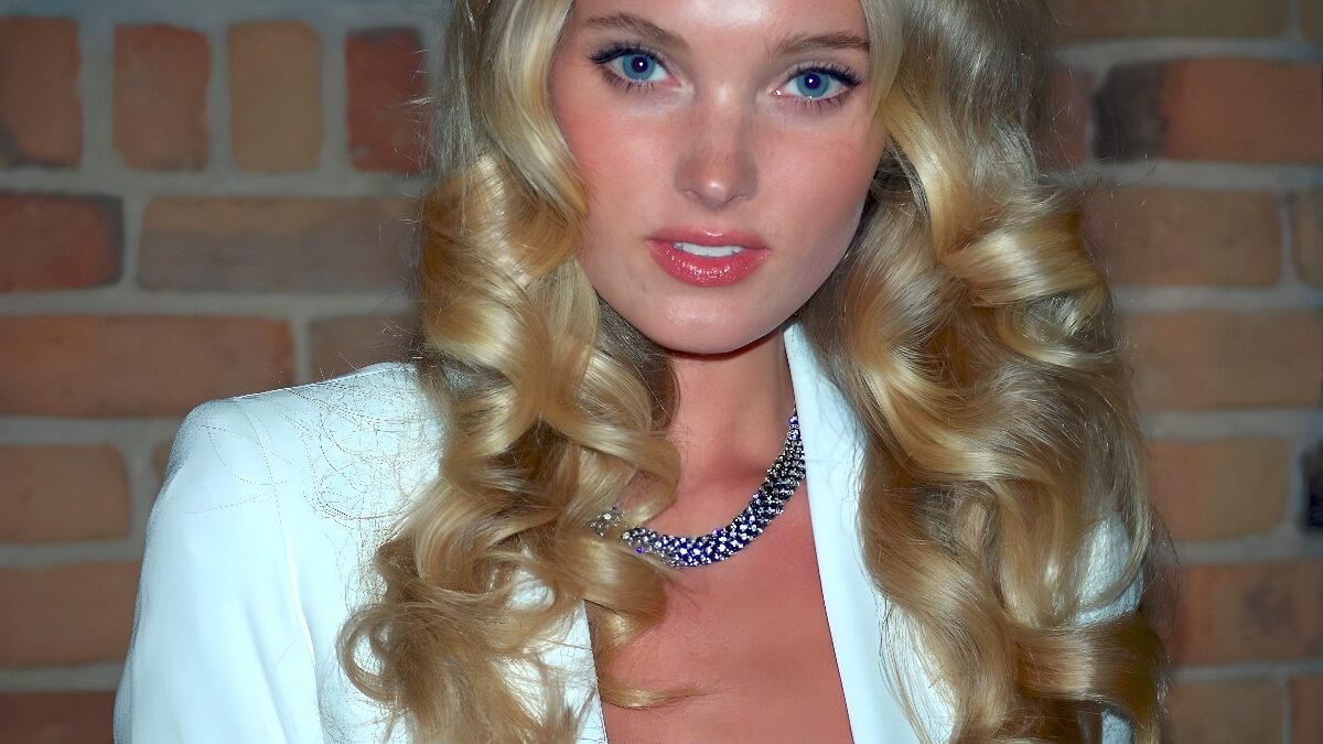 Elsa Hosk – Famosos Nacidos Hoy, 7 de Noviembre