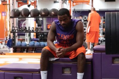 Estreno Diciembre: Safety (2020). Película Disney. Trailer