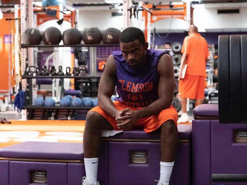 Estreno Diciembre: Safety (2020). Película Disney. Trailer